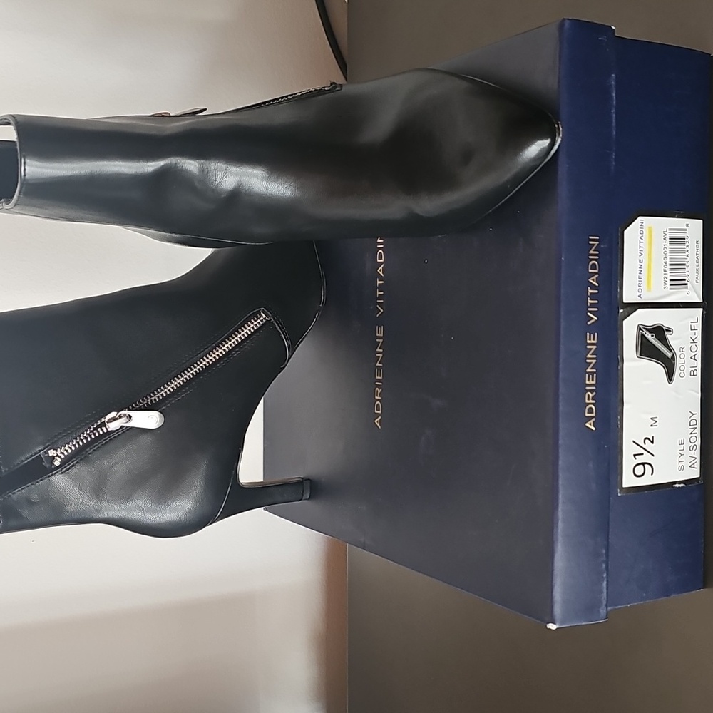 EUC Adrienne Vittadini black heel boots Sz 9.5 Sondy Vegan Leather Silver Zip